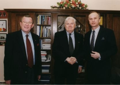 Prof. Andrzej K. Kozminski, Prof. Robert A. Mundell i Grzegorz W. Kolodko